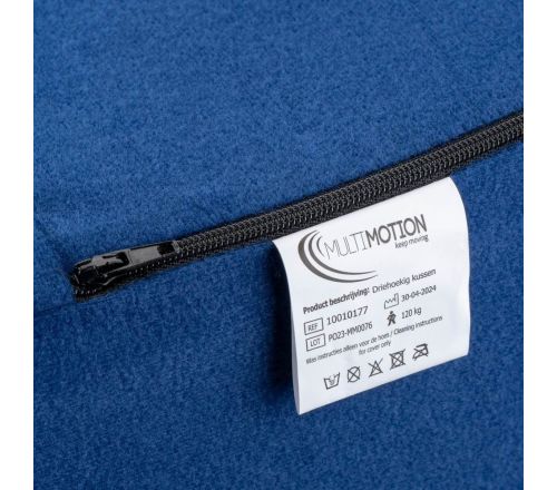 MultiMotion Driehoekig kussen (ingezoomd op het label en de zachte hoes)