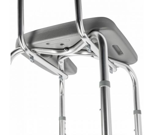 MultiMotion douchestoel met hygiënische uitsparing (ingezoomd op de onderkant)