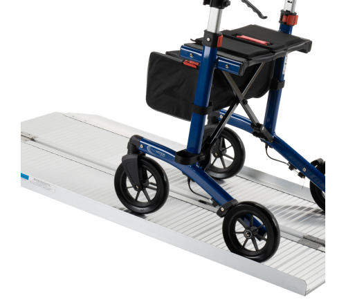 MultiMotion opvouwbare oprijplaat aluminium - 122 cm (afgebeeld met een rollator)