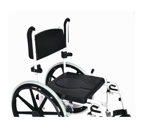 MultiMotion Douche-/toiletstoel met 24" wielen (met de armleuningen omhoog geklapt)