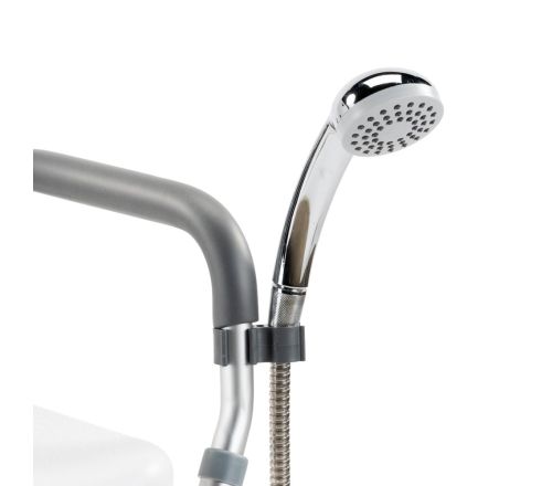 MultiMotion douchestoel met armleuningen (ingezoomd op de douchekophouder met daarin een douchekop)