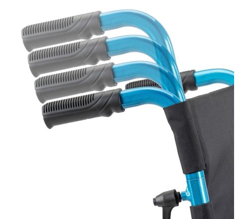 MultiMotion M7 lichtgewicht aluminium rolstoel 45 cm zitbreedte - animatie van de duwhandvatten die in hoogte zijn te verstellen