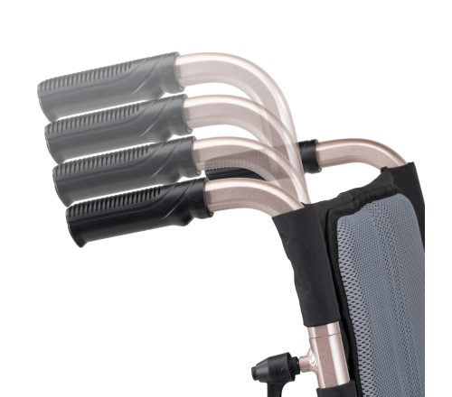 MultiMotion M10 rolstoel - Champagne - 50 cm zitbreedte (illustratie van de duwhandvatten die in hoogte versteld worden)