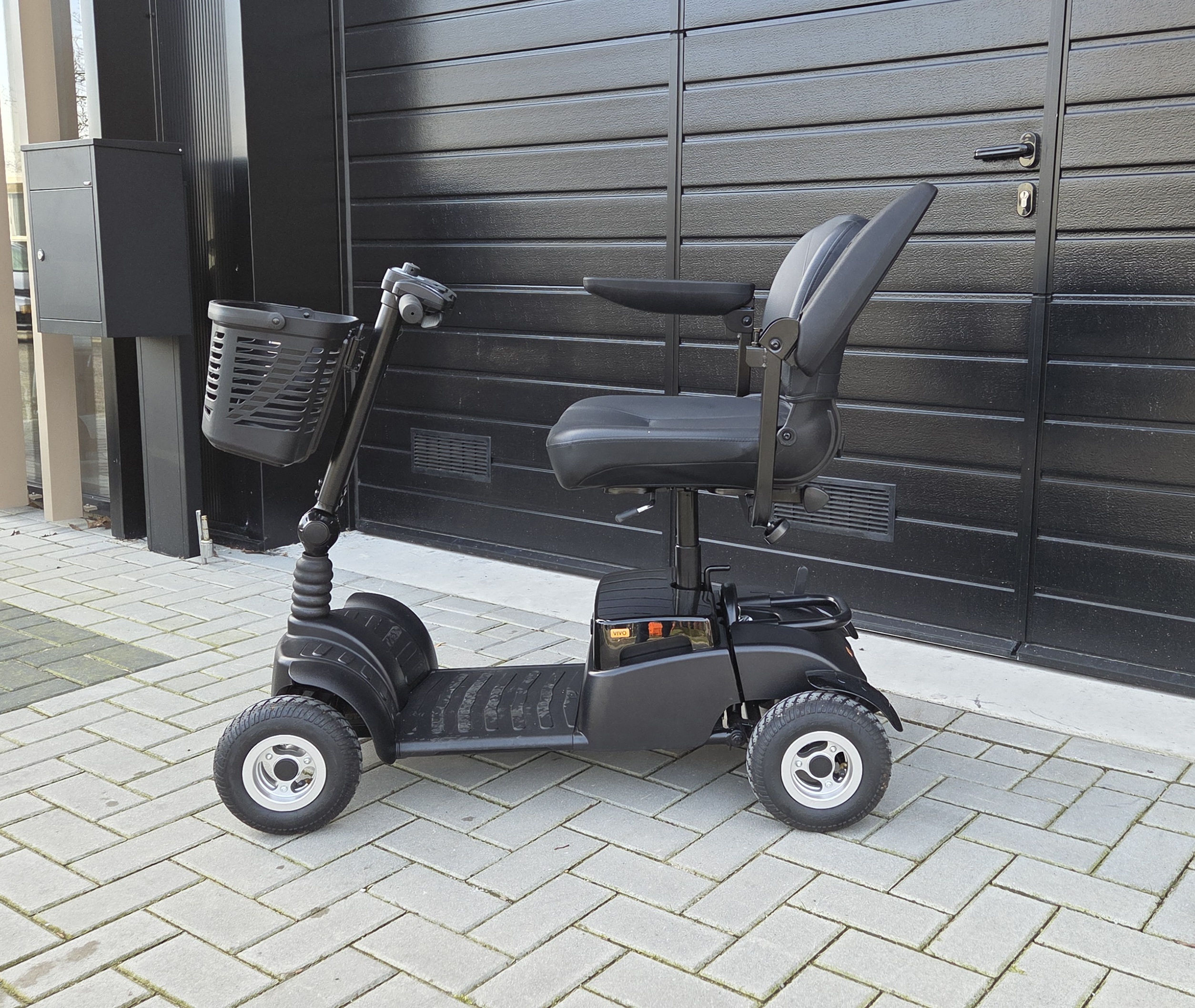 Life & Mobility Vivo - Demontabele Scootmobiel - 8 km/h - Zwart - Afbeelding 2